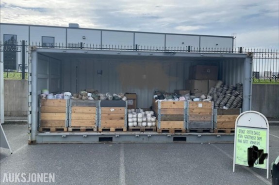 Stort parti blomsterpotter i container selges (ca. 10 paller) – Perfekt for videresalg!