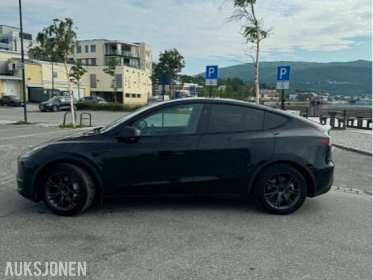 2024 Tesla Model Y Long Range AWD Adaptiv cruisekontroll, Ryggekamera, Hengerfeste