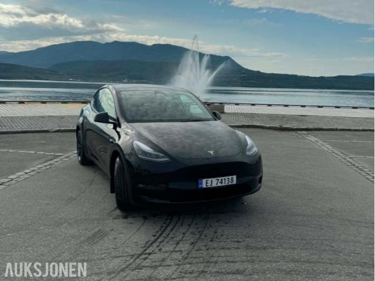 2024 Tesla Model Y Long Range AWD Adaptiv cruisekontroll, Ryggekamera, Hengerfeste