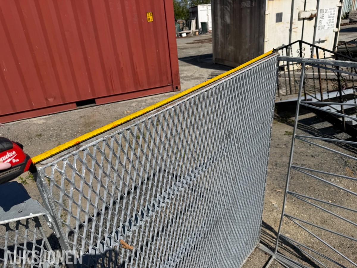 Galvanisert ståltrapp med rekkverk