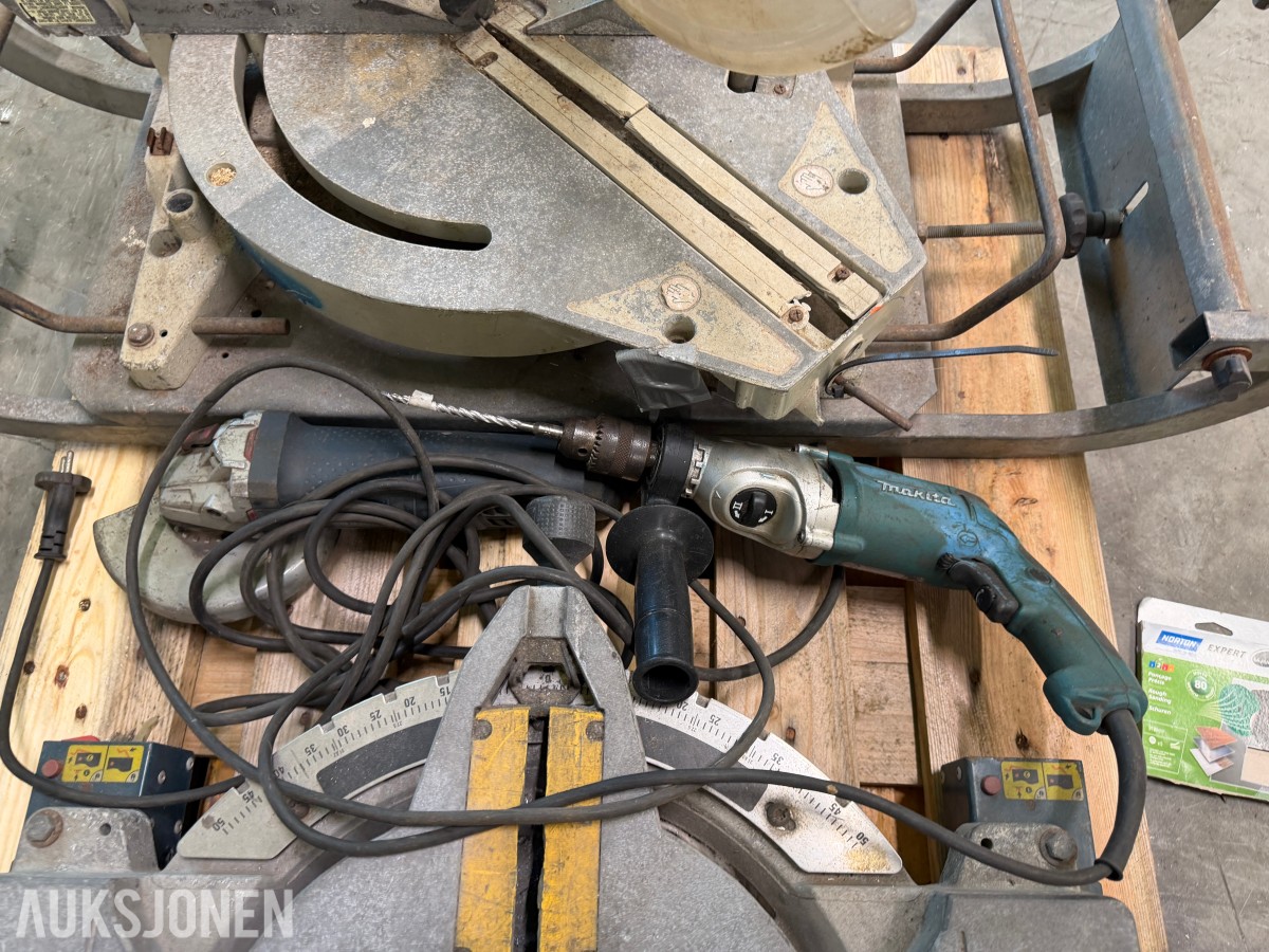 Parti med kapp-/gjærsager og elektrisk verktøy – Makita og DeWalt
