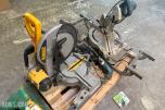 Parti med kapp-/gjærsager og elektrisk verktøy – Makita og DeWalt