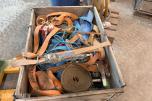 Palle med diverse jekkestropper og surremateriell