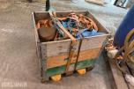 Palle med diverse jekkestropper og surremateriell