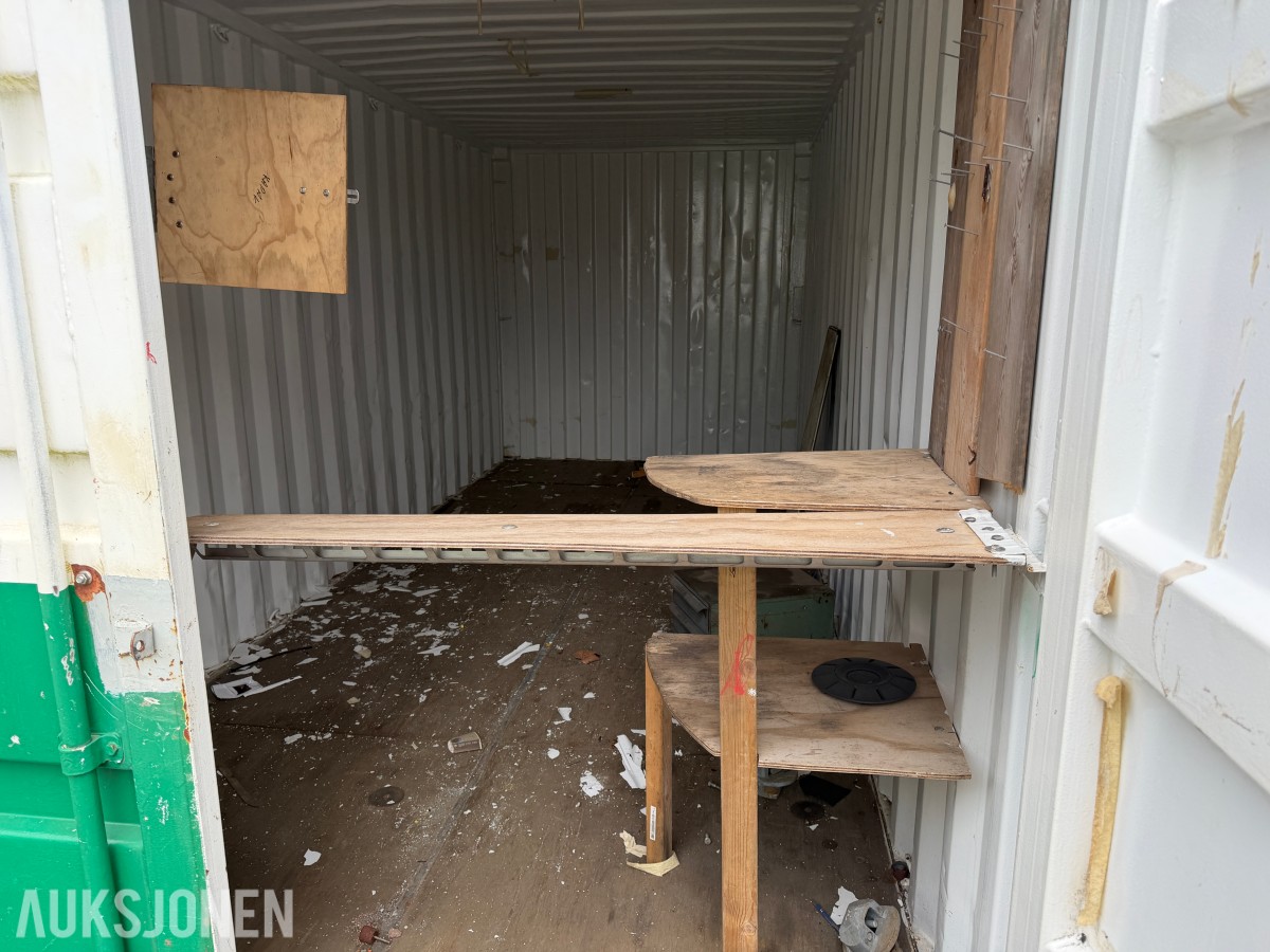 20 fots container med doble containerdører i enden.