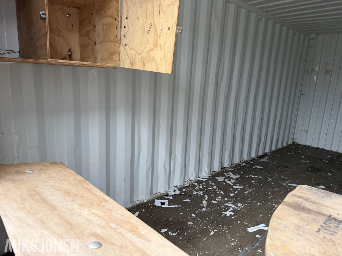 20 fots container med doble containerdører i enden.