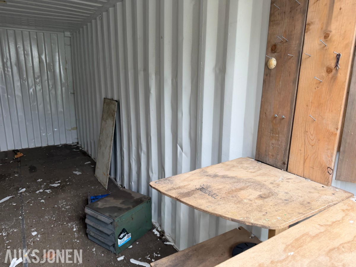 20 fots container med doble containerdører i enden.