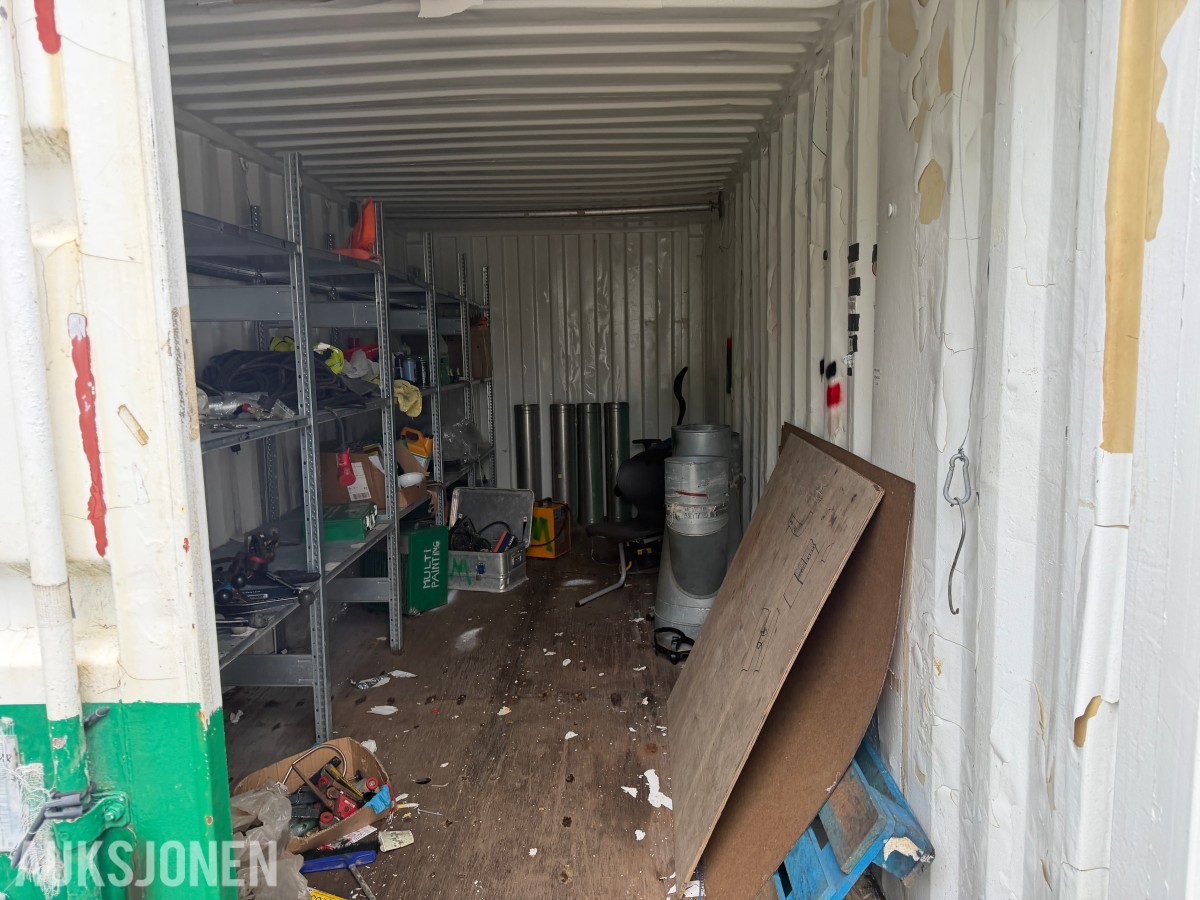 20 fots container med diverse innhold