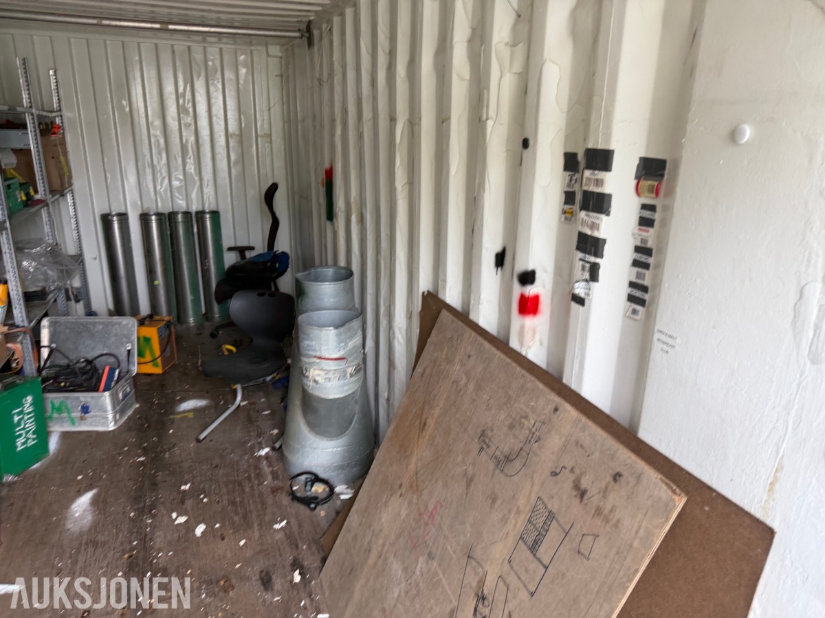 20 fots container med diverse innhold