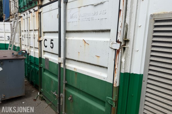 20 fots container med diverse innhold.