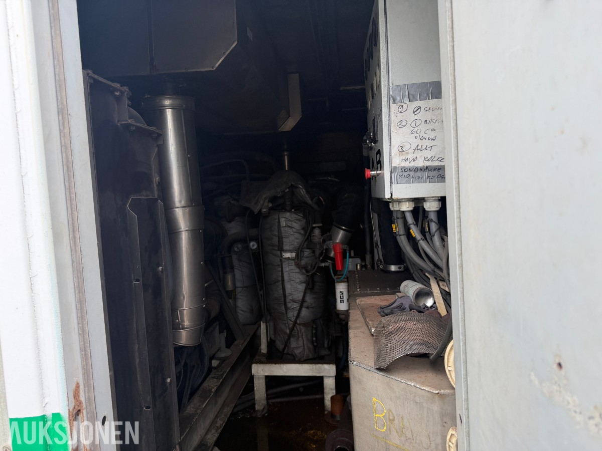 20 fots container med 2 stk. Mercedes-motorer og kompressorer