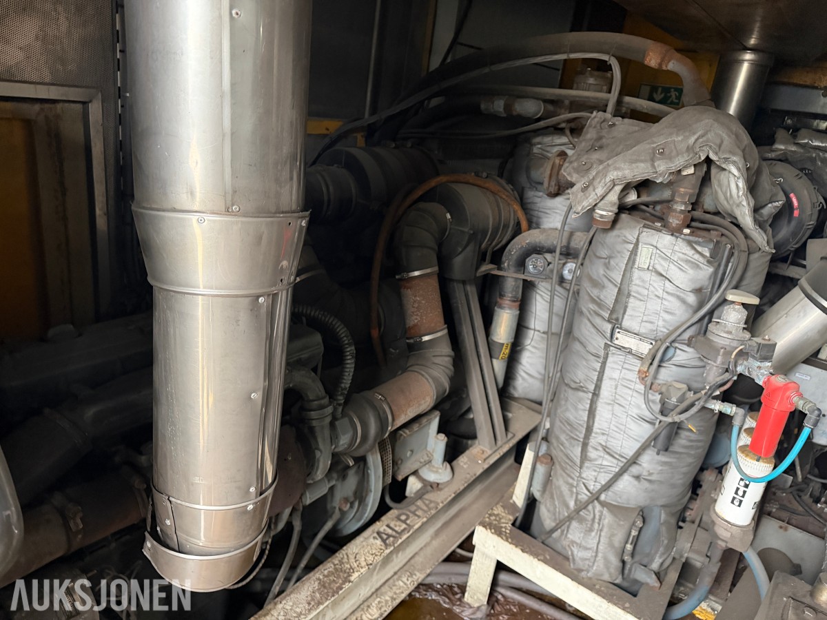 20 fots container med 2 stk. Mercedes-motorer og kompressorer