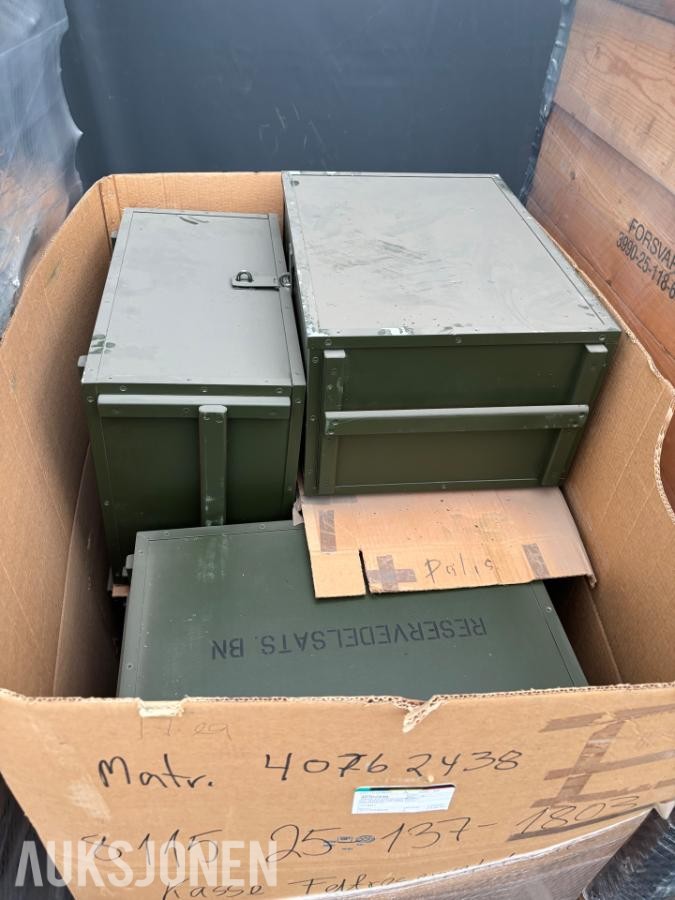 24stk. Forsvaret feltkasser for reservedeler