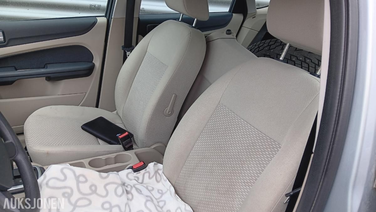 2005 Ford Focus 1.6-100HK AUTOMAT 5.dørs PKK Okt 27, 60701km
