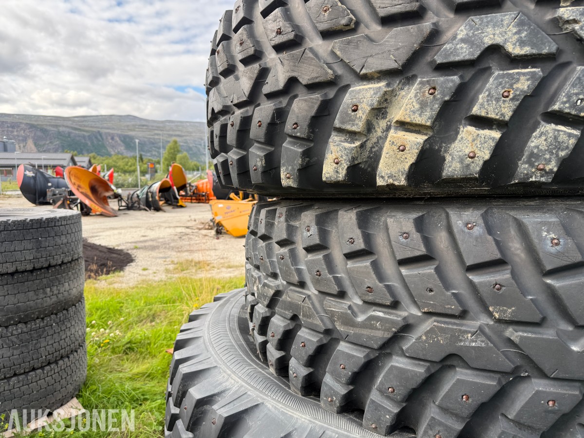John Deere pigghjul – 2x 440/80R28 + 2x 540/50R38