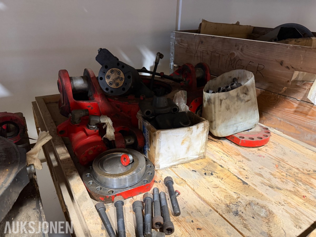 5 paller med diverse Rotortilt deler