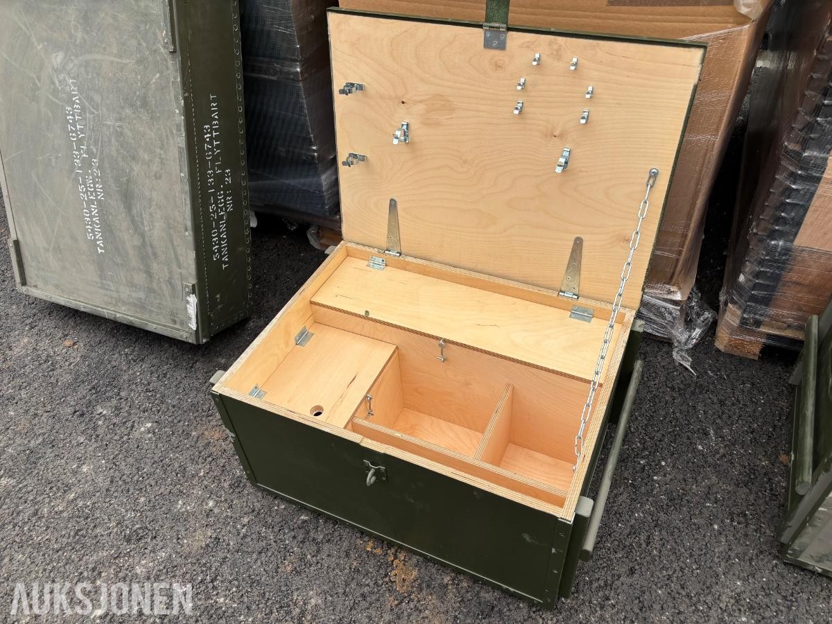 17 stk. Forsvarets reservedel kasse felt