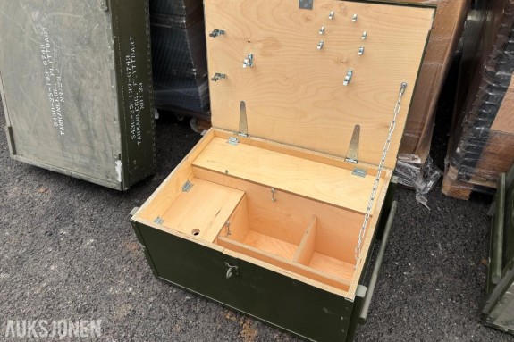 17 stk. Forsvarets reservedel kasse felt