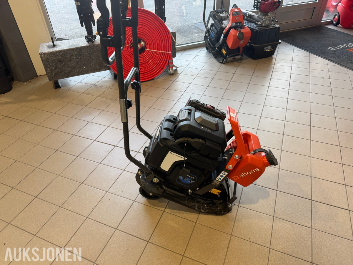 2023 Husqvarna LF 60 LAT – Batteridrevet Vibrasjonsplate (Utstillingsmodell)