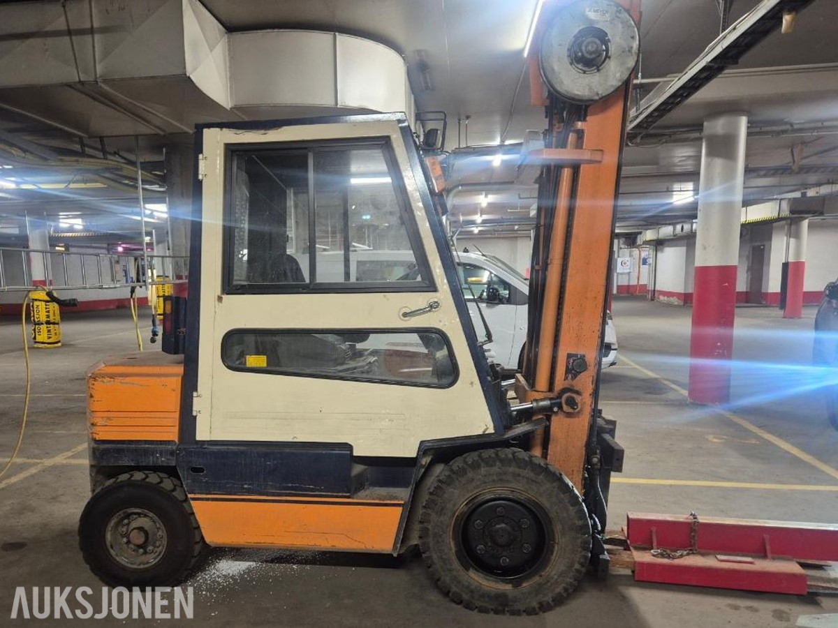 1986 Toyota 5FD-28 truck
