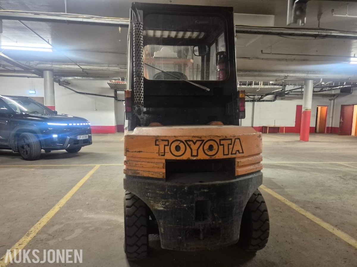 1986 Toyota 5FD-28 truck