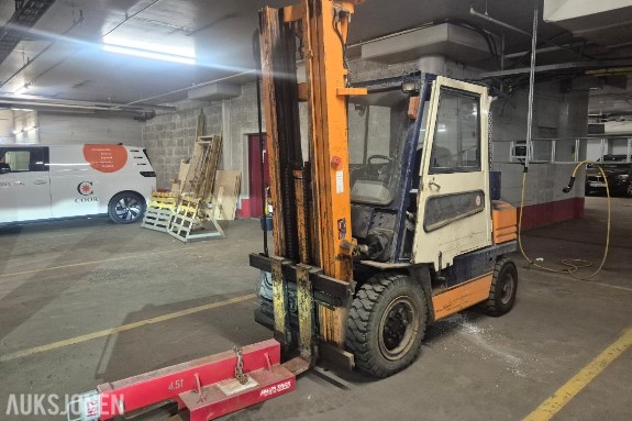 1986 Toyota 5FD-28 truck