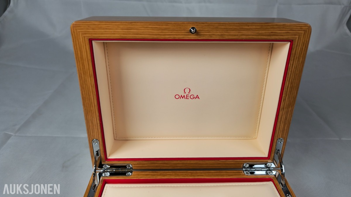 Omega Speedmaster Professional Apollo-Soyuz 35th Anniversary – Limited Edition 874/1975