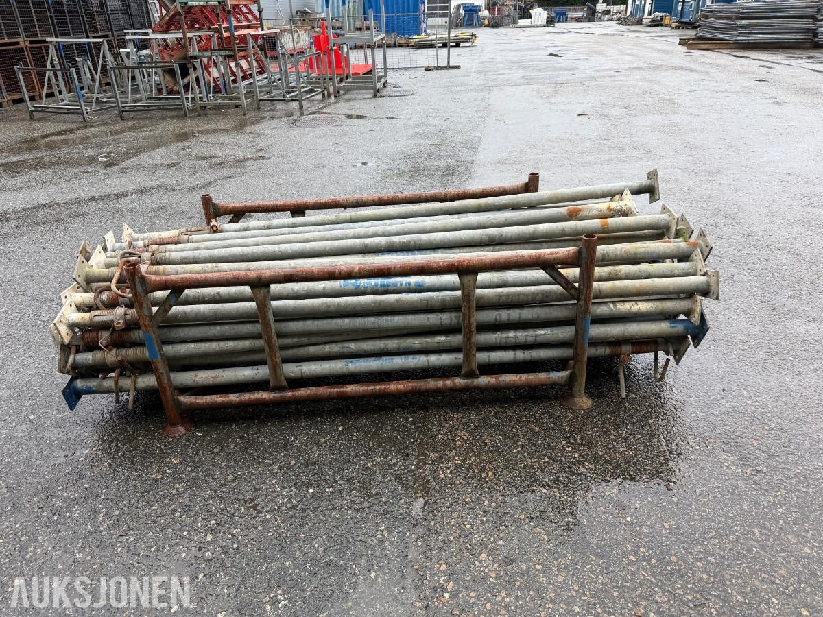 Dekkestøtter - Stillasstøtter i transportkorg. 