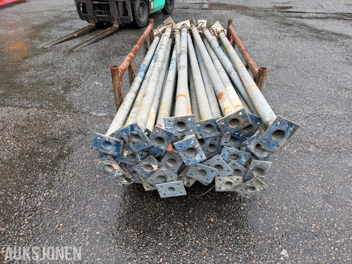 Dekkestøtter - Stillasstøtter i transportkorg. 
