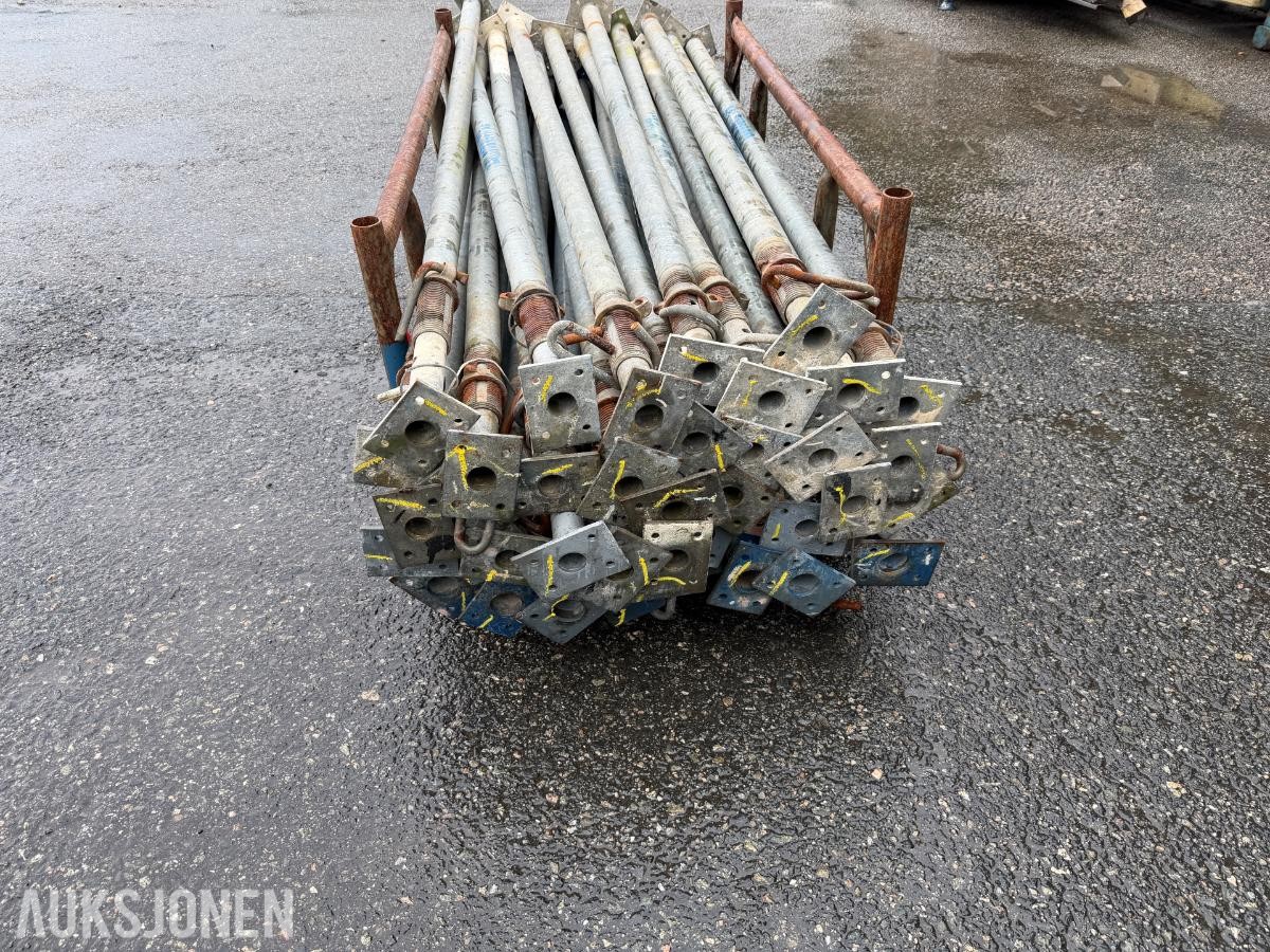 Dekkestøtter - Stillasstøtter i transportkorg. 
