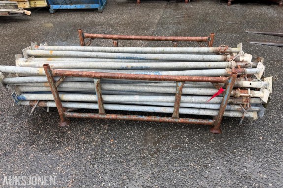 Dekkestøtter - Stillasstøtter i transportkorg.