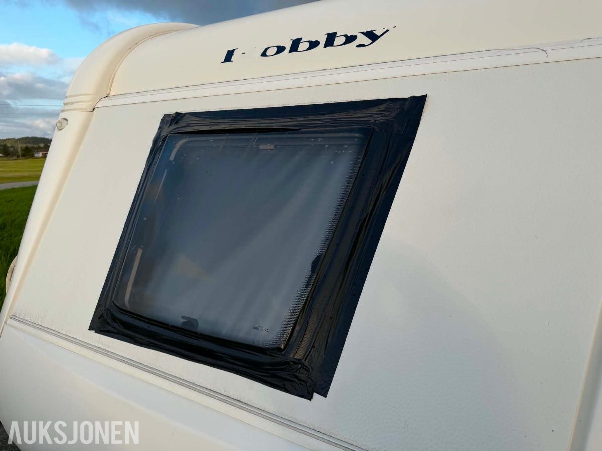 2012 Hobby 545 KMF Campingvogn, køyesenger og fortelt