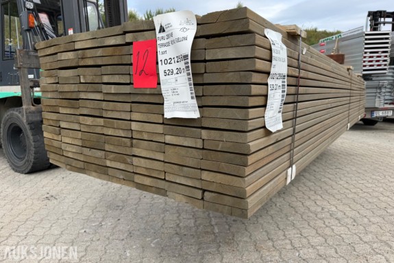 Terrassebord 28 x 145 Glatt Ende sprekk, 1 sort Furu