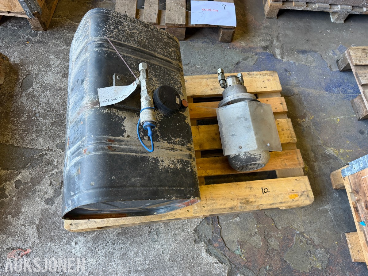 120 L HYDRAULIKKTANK MED 24 V HYDRAULIKKPUMPE - BRUKT