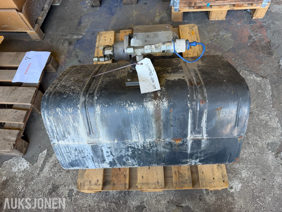 120 L HYDRAULIKKTANK MED 24 V HYDRAULIKKPUMPE - BRUKT
