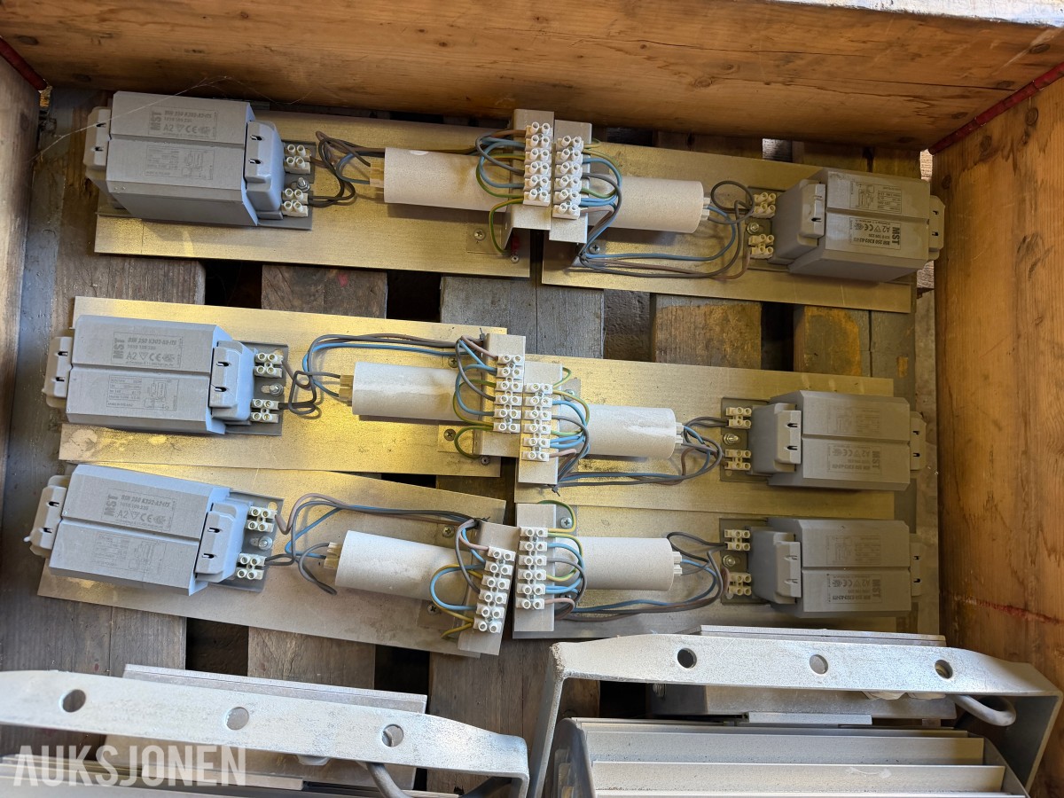 6 STK. DELTALUX HS250/T INDUSTRILAMPER MED FORKOBLINGSMODULER