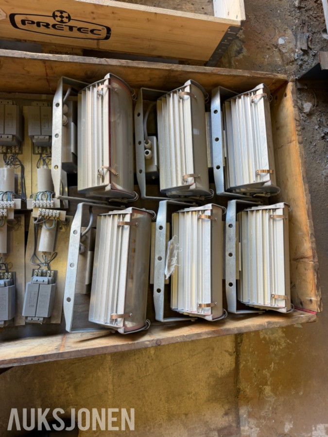 6 STK. DELTALUX HS250/T INDUSTRILAMPER MED FORKOBLINGSMODULER