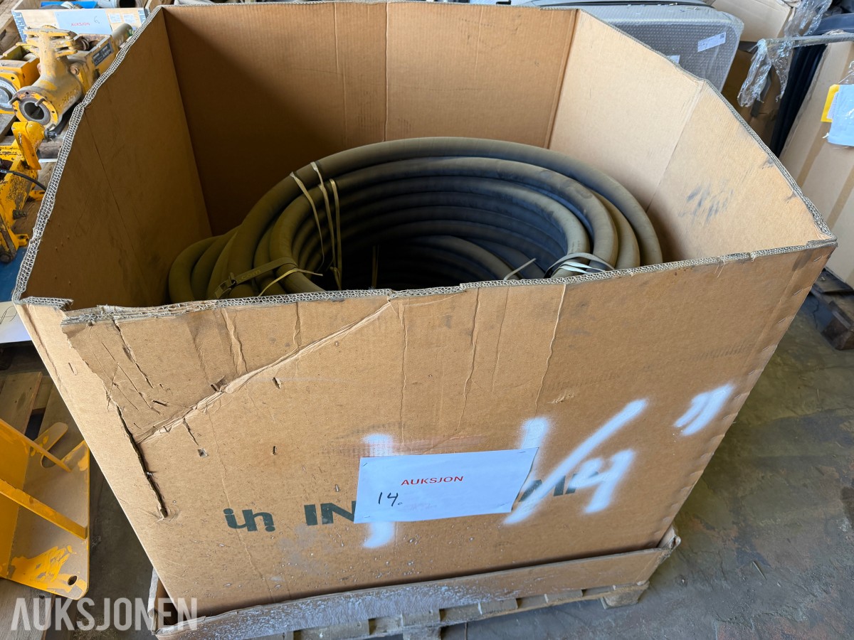 CA. 140 M HYDRAULIKKSLANGE 1 1/4 TOMMER – 2,5 KVEIL