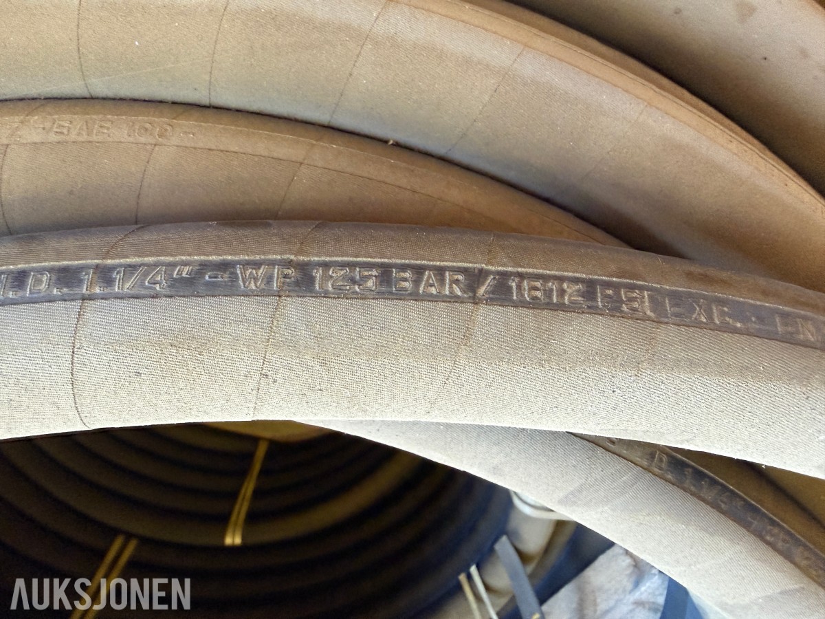 CA. 140 M HYDRAULIKKSLANGE 1 1/4 TOMMER – 2,5 KVEIL