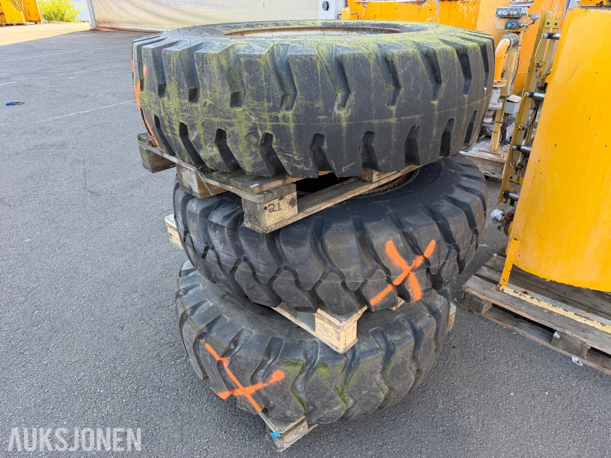NOKIAN HTS 14.00-24 DEKK MED FELG - 3 STK