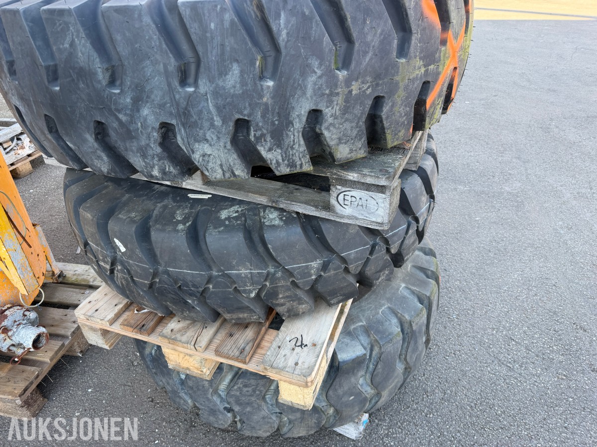 NOKIAN HTS 14.00-24 DEKK MED FELG - 3 STK