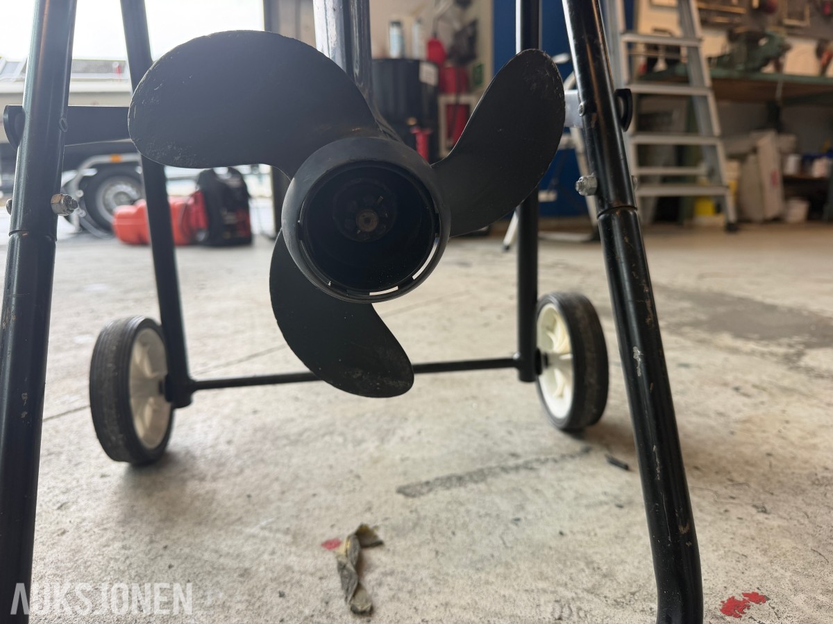 1991 EVINRUDE 15 HK PÅHENGSMOTOR – REP.OBJEKT UTEN MINSTEPRIS