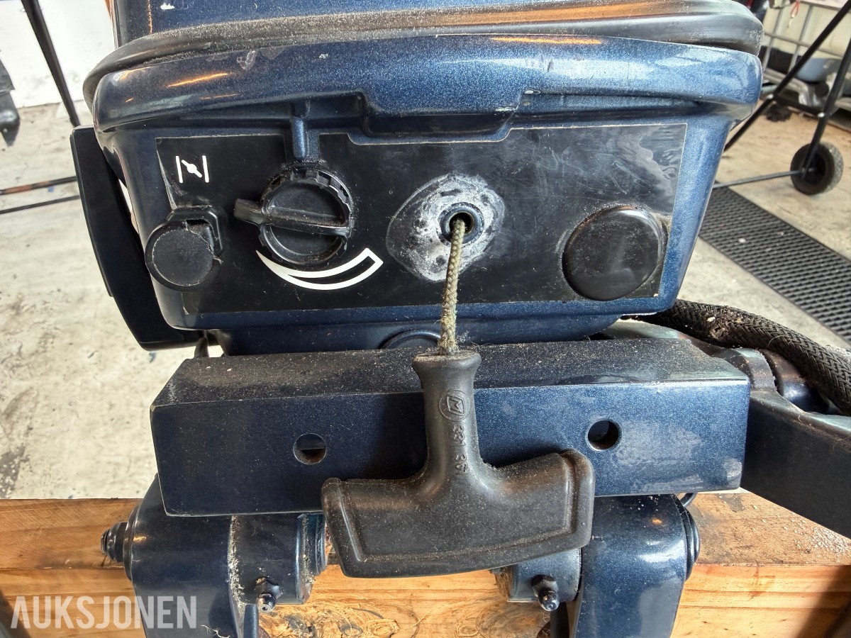 1991 EVINRUDE 15 HK PÅHENGSMOTOR – REP.OBJEKT UTEN MINSTEPRIS