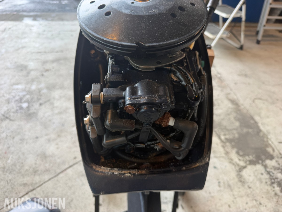 1991 EVINRUDE 15 HK PÅHENGSMOTOR – REP.OBJEKT UTEN MINSTEPRIS