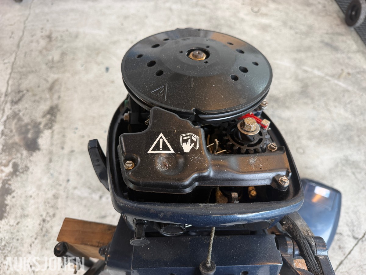 1991 EVINRUDE 15 HK PÅHENGSMOTOR – REP.OBJEKT UTEN MINSTEPRIS