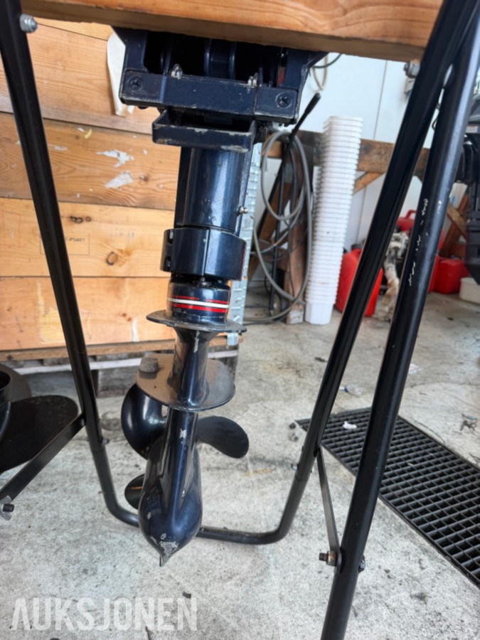 1991 EVINRUDE 15 HK PÅHENGSMOTOR – REP.OBJEKT UTEN MINSTEPRIS