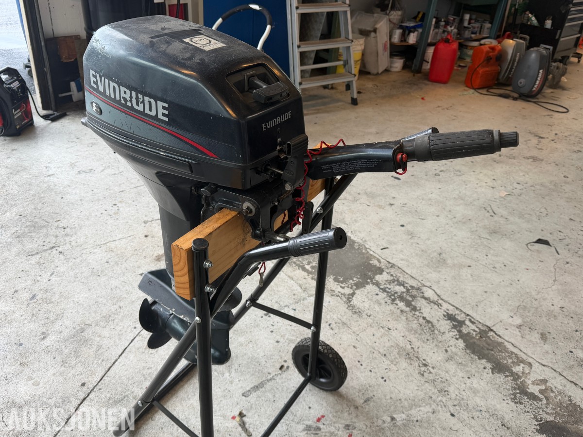1997 EVINRUDE 9,9 HK PÅHENGSMOTOR – REP.OBJEKT UTEN MINSTEPRIS