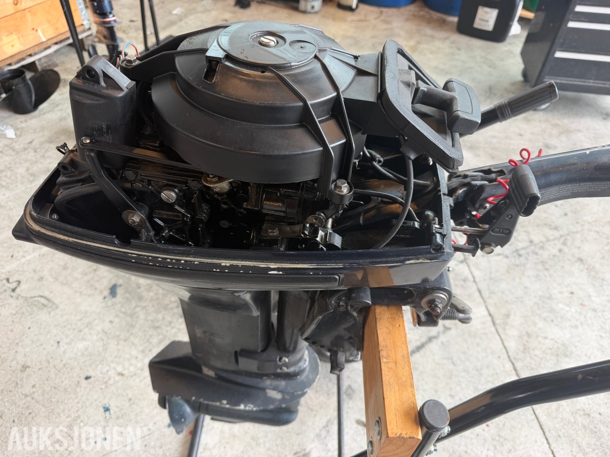 1997 EVINRUDE 9,9 HK PÅHENGSMOTOR – REP.OBJEKT UTEN MINSTEPRIS
