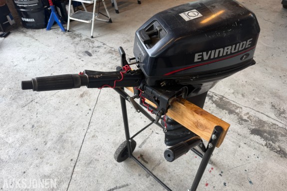 1997 EVINRUDE 9,9 HK PÅHENGSMOTOR – REP.OBJEKT UTEN MINSTEPRIS