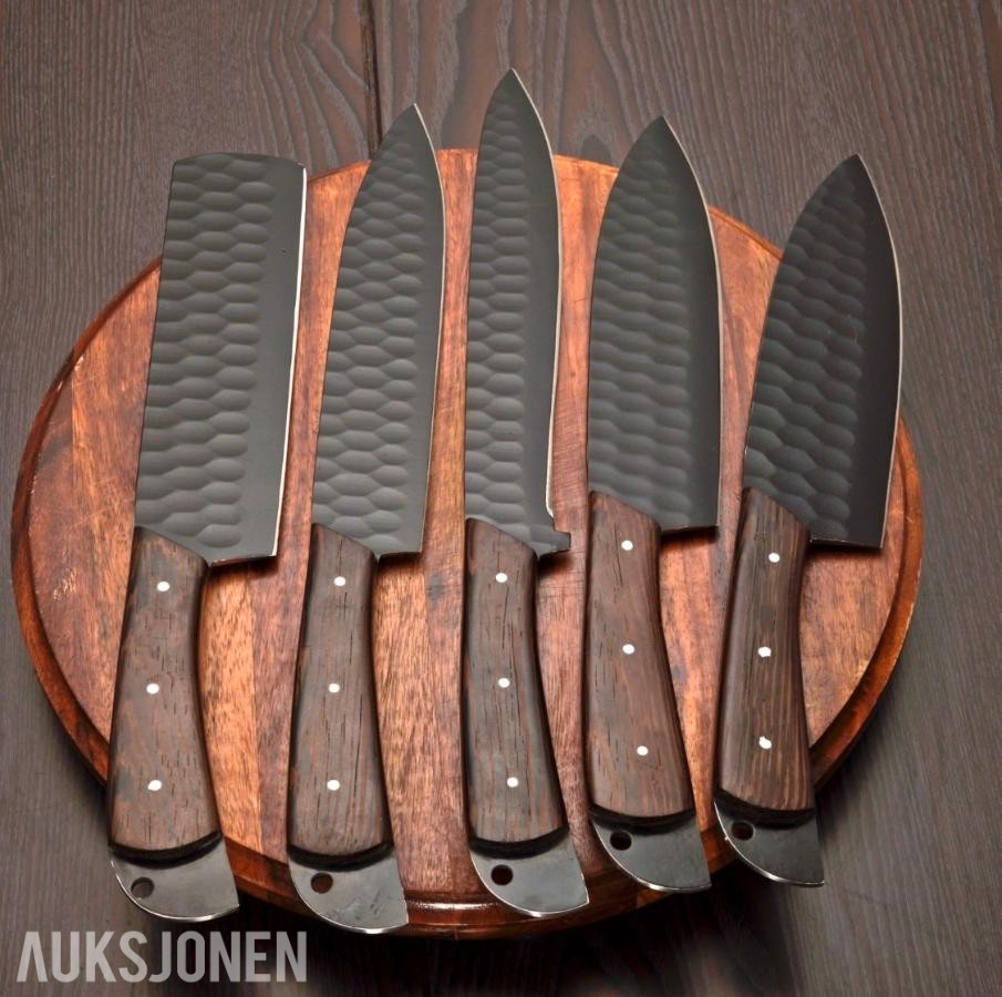 HÅNDLAGET KJØKKEN SETT 5 KNIVER MED LÆRMAPPE